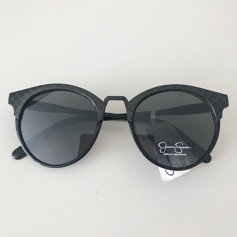 Round Black High Bridge Jessica Simpson Sunglasses - Picture 5 of 8